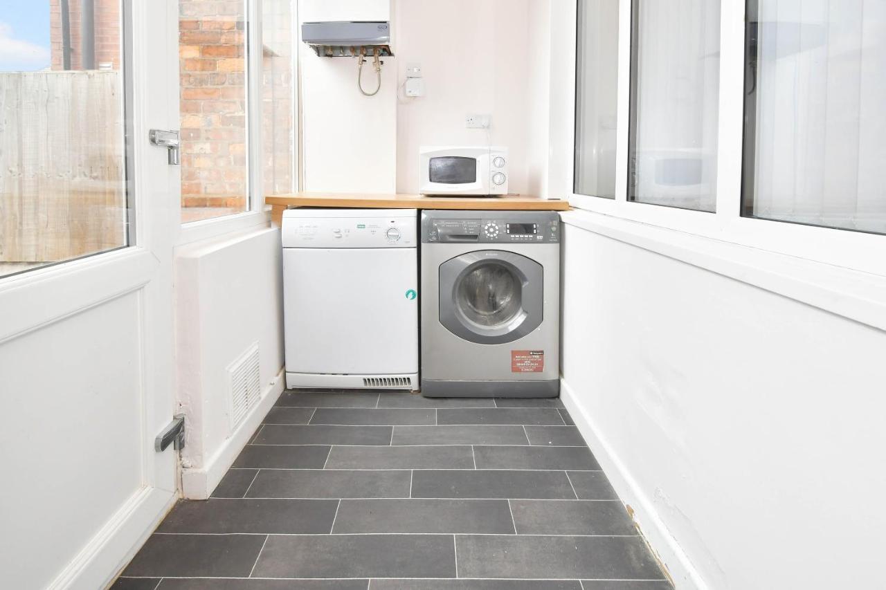 Wistaston House By Yourstays 5 Double Bedrooms And 2 Bathrooms, Great For Groups! Book Now! Crewe Eksteriør billede