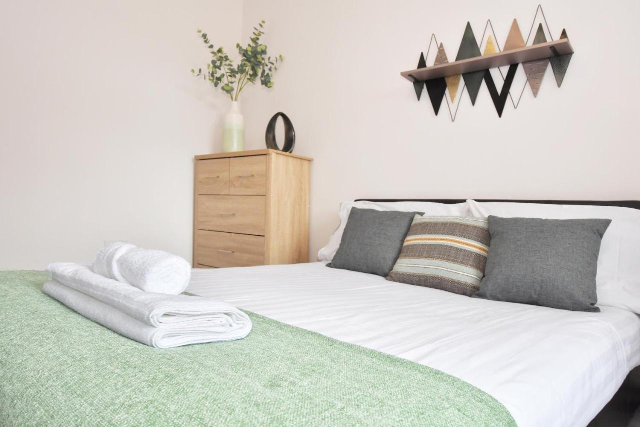 Wistaston House By Yourstays 5 Double Bedrooms And 2 Bathrooms, Great For Groups! Book Now! Crewe Eksteriør billede