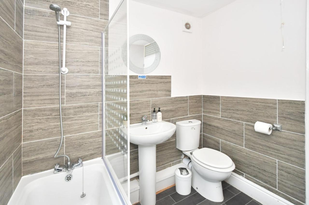 Wistaston House By Yourstays 5 Double Bedrooms And 2 Bathrooms, Great For Groups! Book Now! Crewe Eksteriør billede