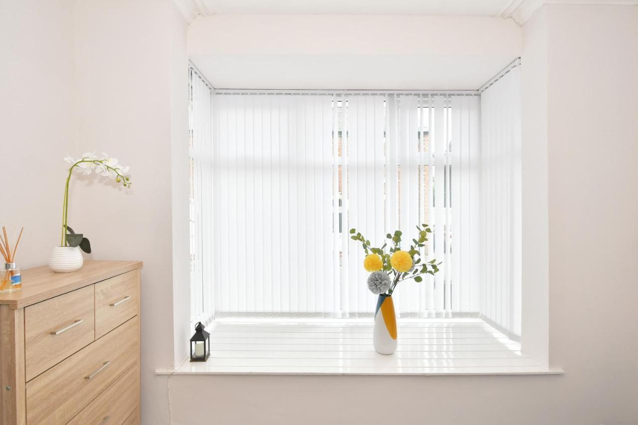 Wistaston House By Yourstays 5 Double Bedrooms And 2 Bathrooms, Great For Groups! Book Now! Crewe Eksteriør billede