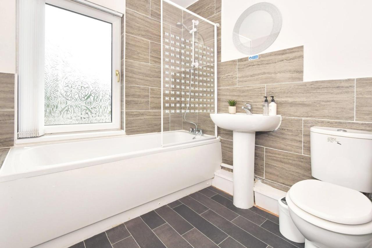 Wistaston House By Yourstays 5 Double Bedrooms And 2 Bathrooms, Great For Groups! Book Now! Crewe Eksteriør billede