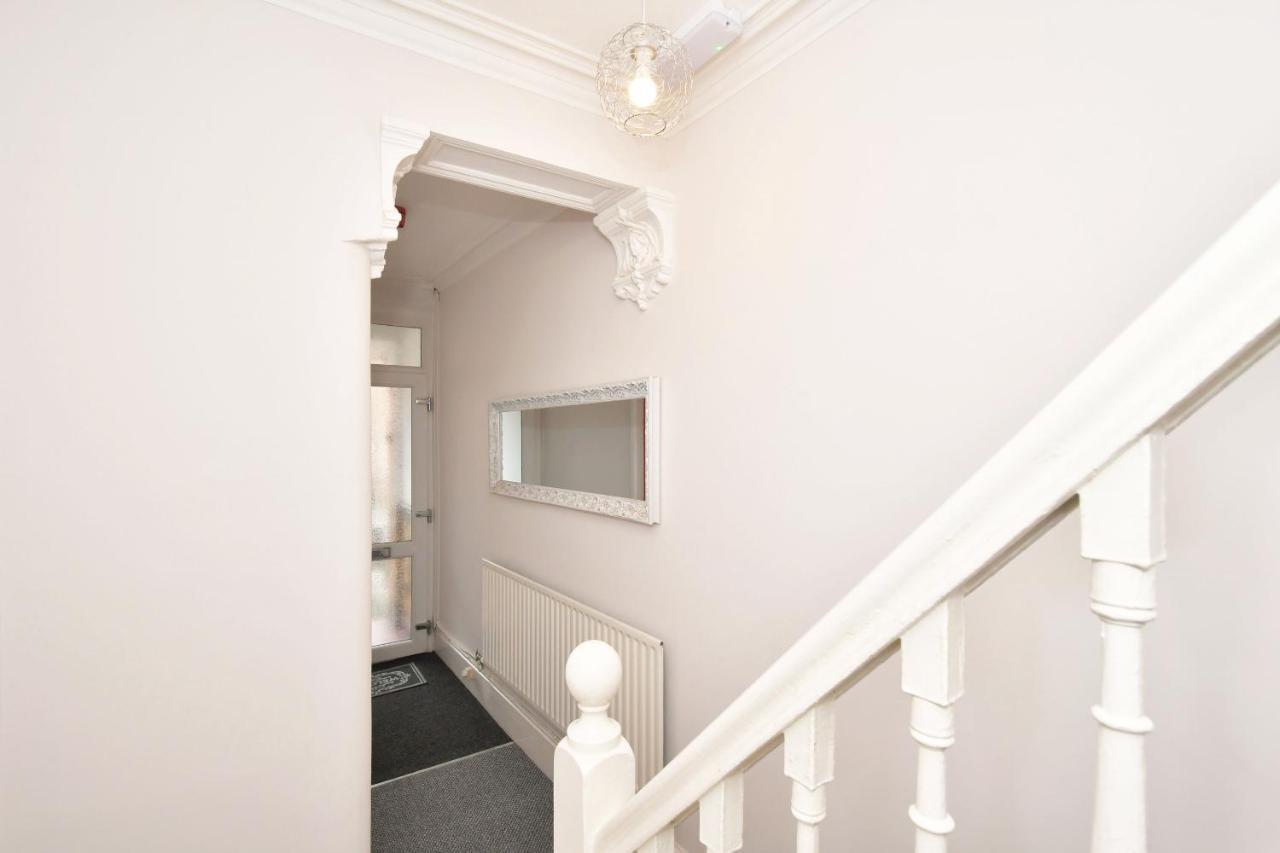 Wistaston House By Yourstays 5 Double Bedrooms And 2 Bathrooms, Great For Groups! Book Now! Crewe Eksteriør billede